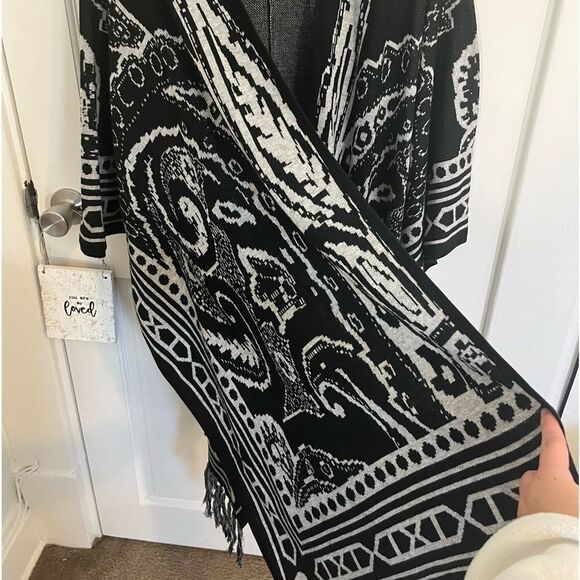 Left on Houston Wool Blend Shawl Poncho Kimono Black and White Size XS/S - Picture 2 of 10